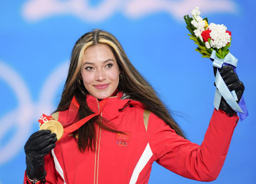 华体会hth：快速上手！学会如何将篮球背板完美地挂在篮球架上